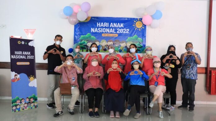 RSUP NTB Gelar Hari Anak Nasional 2022 Dalam rangka memperingati Hari Anak Nasional (HAN) Tahun 2022 tersebut, PKRS, Humas dan KSM Anak serta Tim Medis di ruang perawatan anak Gili Nanggu, ruang NICU dan klinik Anak RSUD Provinsi NTB menggelar rangkaian kegiatan sejak hari pertama hingga puncaknya pada tanggal 23 Juli 2022.