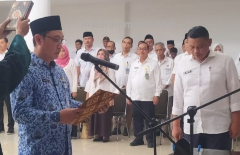 Bupati Lombok Barat H. Fauzan Khalid melantik Direktur RSUD Tripat di aula kantor Bupati Lobar, Rabu (28/9.)