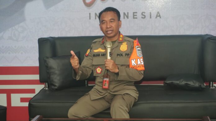Satpol PP Lakukan Penataan PKL Seputar Gelaran WSBK Satpol PP Lakukan Penataan PKL Seputar Gelaran WSBK