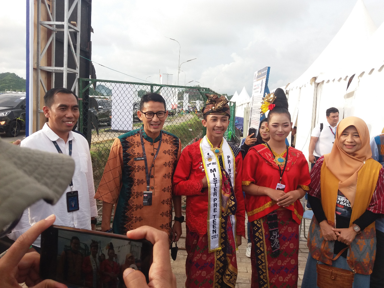 Menteri Pariwisata dan Ekonomi Kreatif, Sandiaga Uno Berkunjung Ke Stand UMKM WSBK 2022