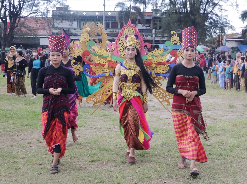 Parade Gelar Budaya Jelang HUT NTB ke 64