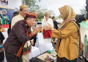 Wagub NTB Dr.Hj. Rohmi Djalilah, S.Pd. Hadiri Parade Gelar Budaya Jelang HUT NTB ke 64