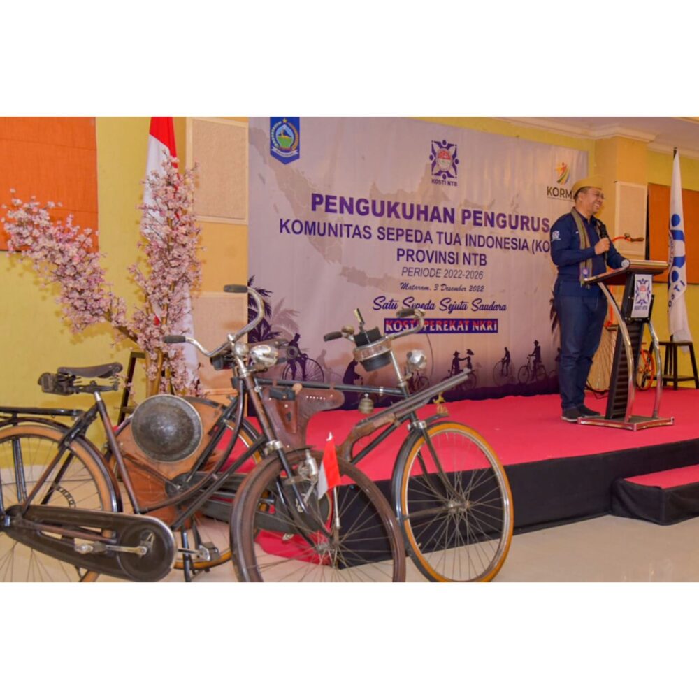 — Gubernur NTB, Dr. H. Zulkieflimansyah, menghadiri pengukuhan Dewan Pengurus Komunitas Sepeda Tua Indonesia (KOSTI) Provinsi NTB Masa Bakti 2022 - 2026, di Hotel Puri Indah, Mataram pada Sabtu (3/12) pagi.