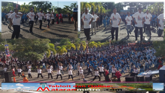 Ribuan SMK Kumpulin Telur Penuhi Parkiran Epicentrum Moll Mataram Sekolah Menengah Kejuruan (SMK) se- NTB dalam jumlah ribuan penuhi parkiran timur Lombok Epicentrum Mall Mataram dalam rangka memeriahkan HUT NTB ke 46 17 Desember 2022 mendatang dengan menggelar senam masal sebagai rangkaian acara “Expose SMK 2022”,
