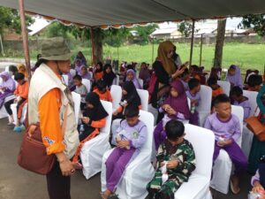 Kampanye makan telur dan susu untuk anak anak Usia dini yang dipandu DRH.Musleh,