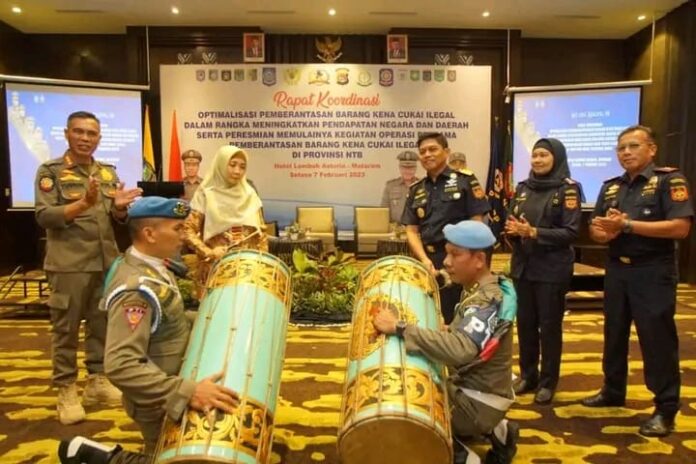 Wagub NTB Mengajak Masyarakat Berantas Rokok Ilegal Wagub NTB Mengajak Masyarakat Berantas Rokok Ilegal