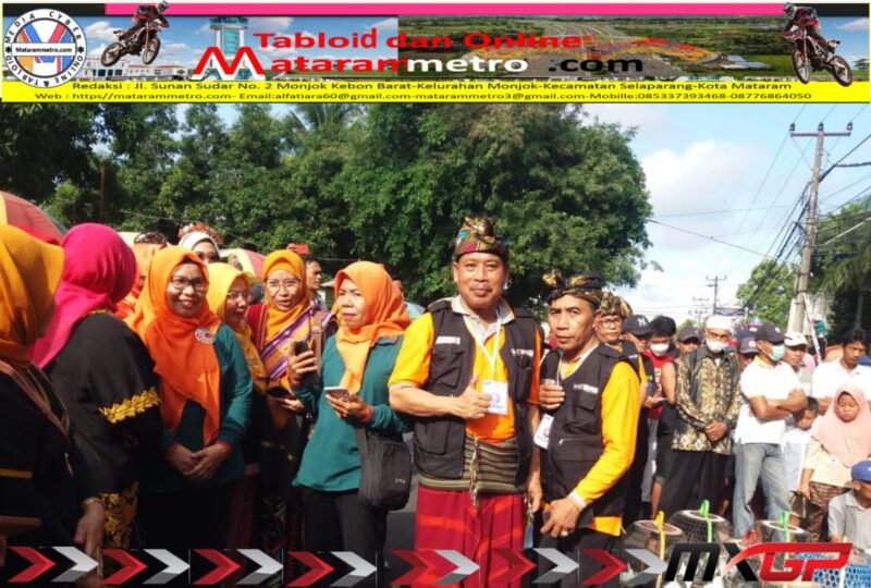 Ketua Panitia LKS H. Sahlan, S.Pd. ditengah keramaian karnaval budaya pembukaan LKS SMK/SLB dan OSN Lombok Timur