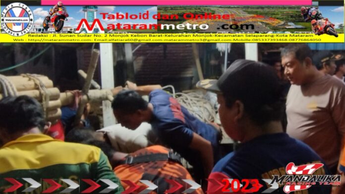 Penggali Sumur KSB Dikubur Hidup Hidup pukul 18.35 wita korban berhasil dievakuasi dan dibawa memakai ambulance menuju RSUD ASY SYIFA untuk diberikan penangan medis kepada korban