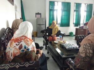 Silaturrahmi Paguyuban Perempuan Muslimah, Kadis DP3AP2KB Titip Pesan Turunkan Angka Kekerasan dan Perkawinan Anak.