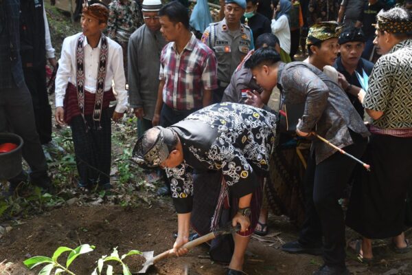 Kegiatan Selamatkan Tanah Adat, Miq Gite: Menjaga Alam Komitmen Bersama