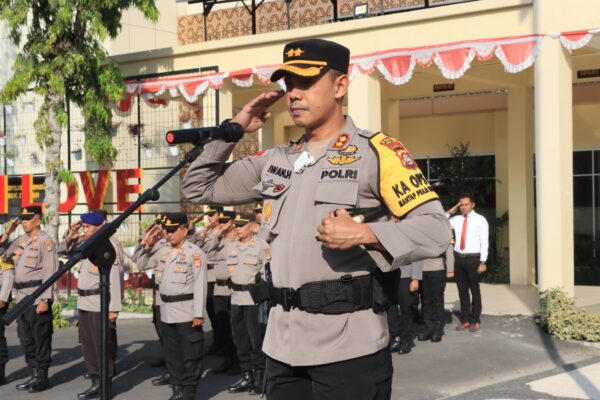 Berhasil Ungkap Sabu Sebanyak 7,34 Kg, Kapolres Loteng Berikan Penghargaan Kepada Personelnya.