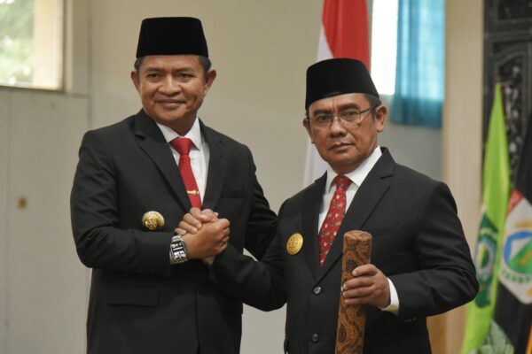 Pj Gubernur, Kukuhkan 5 Pejabat Sementara Walikota dan Bupati
