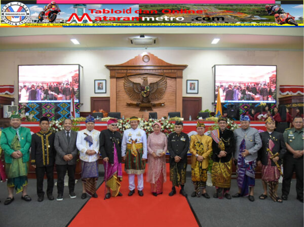 Foto Bersama DPRRI, Pimpinan DPRD NTB, Berdampingan Eksekutif dan Forkopimda NTB usai Paripurna HUT NTB ke-66 Tahun 2024
