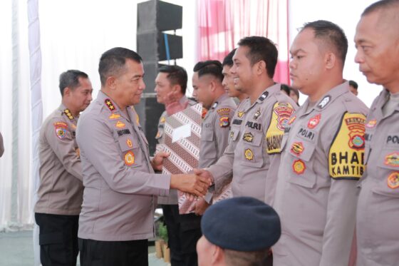 Kapolda NTB Kunker di KSB Bagikan Bantuan Sosial