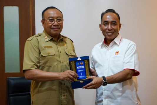Sekda NTB Raih Piagam Penghargaan "Pembina Olahraga NTB"