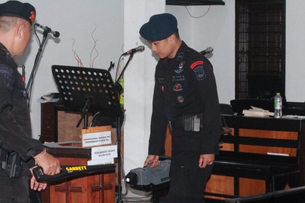 elang Ibadah Natal, Sat Brimob Polda NTB laksanakan Sterilisasi & Amankan Gereja di NTB