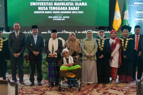 Hadiri Wisuda UNU NTB, Pj Gubernur Berpesan Ciptakan Lapangan Kerja