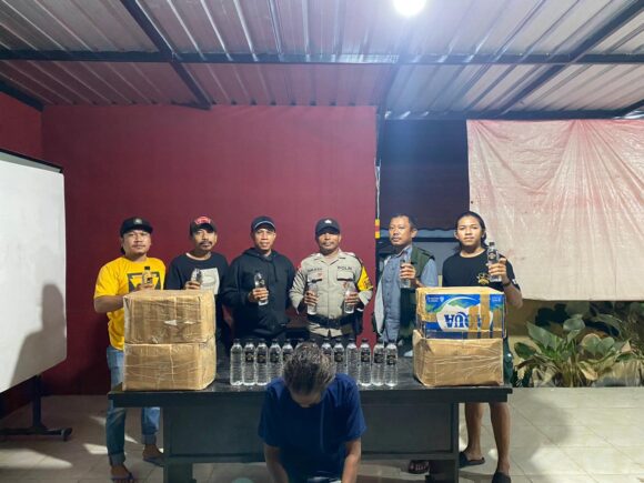 Bersih-Bersih Miras Jelang Pergantian Tahun, Tim Opsnal Polsek Rasbar Sita 5 Dus Arak Bali