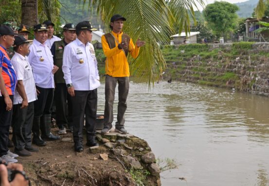 Pj. Gubernur NTB Tinjau Langsung Dampak Banjir di Bima, Salurkan Bantuan, dan Dengarkan Aspirasi Warga