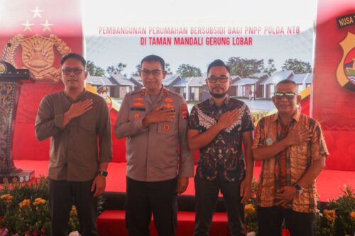 Kapolda NTB, Irjen Pol. Hadi Gunawan, S.H., S.I.K. foto bareng bersama para Direktur PT. Varindo Lombok Inti, PT. Salva Inti Properti dan PT. Muara Alam Indonesia, setelah Penandatanganan MoU di Kompleks Perumahan Taman Mandali bagi Pegawai Negeri Polri Polda NTB,  Gerung, Lombok Barat (4/3/25).