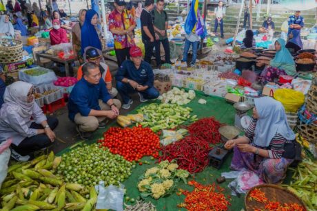 Gubernur NTB Tinjau Pasar Sengkol dan Pasar Rakyat Mandalika, Pantau Harga Jelang Idul Fitri