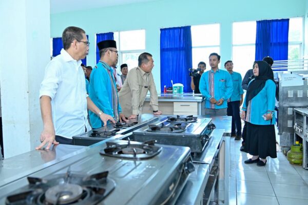 Kunjungi SMKN 1 Jerowaru, Gubernur NTB Harap Pengembangan SMK Selaras dengan Kebutuhan Industri