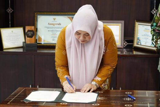 Umi Dinda Teken Penyerahan LKPD Unaudited 2024