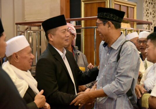 Gubernur, Wakil Gubernur dan Walikota Shalat Ied di Islamic Center Secara Bersama