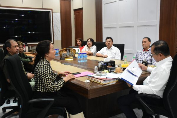Miq Ikbal Dicari Tukang Sampah Untuk Bersihkan NTB