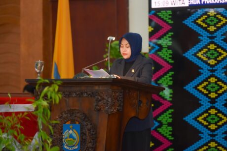 Fraksi Golkar melalui juru bicara Hj. Megawati,SH., MH.,mmmmenyampaikan pandangan umum