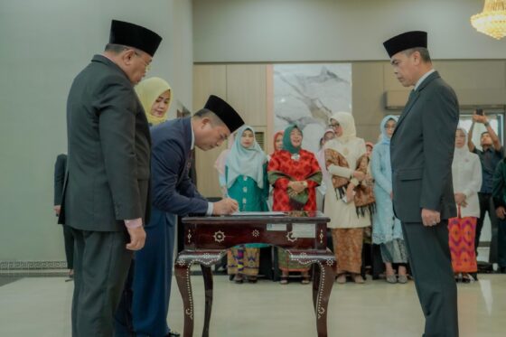 Lantik Pejabat Eselon II dan III, Gubernur NTB Tegaskan Rotasi sebagai Langkah Penyegaran