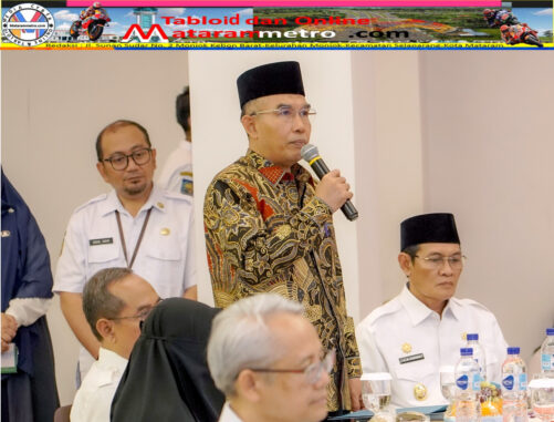 Anggota Komisi IX DPR RI Muazzim Akbar, meminta agar Balai Pengawasan Obat dan Makanan (POM) turun secara langsung untuk melihat kwalitas makanan siswa