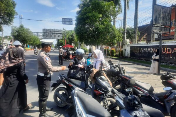 Tertib Berlalu Lintas! Sat PJR Polda NTB Tilang 151 Pengendara dalam Razia Pelanggaran Kasat Mata di Mataram
