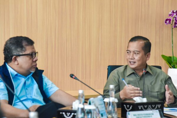 Gubernur NTB, Muhammad Lalu Iqbal mendampingi Wakil Menteri Perumahan dan Kawasan Permukiman (Wamen PKP) RI, Dr. Fahri Hamzah dalam Rapat Koordinasi Perumahan dan Permukiman (Perkim) Provinsi NTB