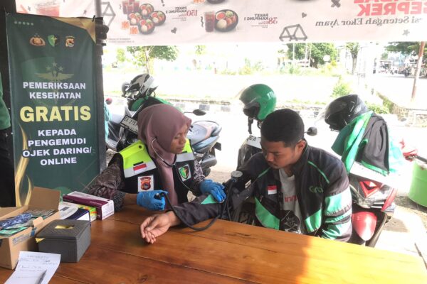 Polda NTB Hadirkan Sentuhan Sehat untuk Ojol Jelang Hari Bhayangkara Ke-79