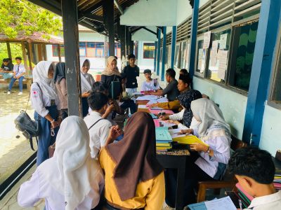 Berjubel Peminat Mendaftar Sekolah Di SMKN 1 Praya Tengah pada SPBM tahun ajaran 2025-2026 yang mencapai 576 siswa