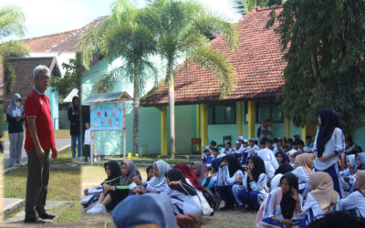 Kepala SMKN 3 Selong Ruslan, S.T., M.Pd., memberikan pembekalan MPLS siswa baru SMKN 3 Selong tahun ajaran 2025-2026