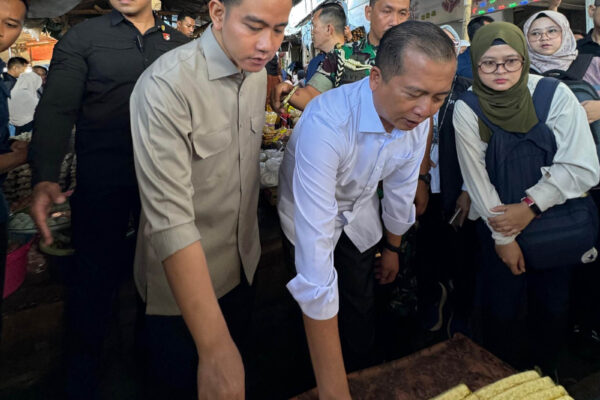 Gubernur NTB Dampingi Wapres Gibran Borong Komoditas Lokal di Pasar Kebon Roek