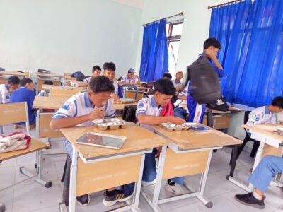 MBG SMKN 1 Sikur Tingkatkan IQ Siswa Pilar NTB Makmur Mendunia