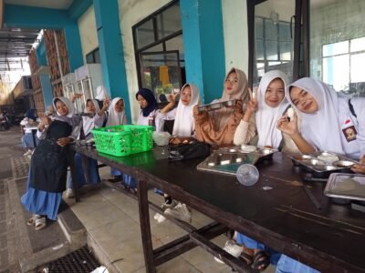 MBG SMKN 1 Sikur Tingkatkan IQ Siswa Persiapkan Pilar NTB Makmur Mendunia