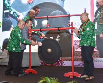 Buka Simposium Regional Bali–Denpasar–NTB PDSKJI, Gubernur Miq Iqbal Tekankan Pentingnya Atasi Gangguan Kejiwaan