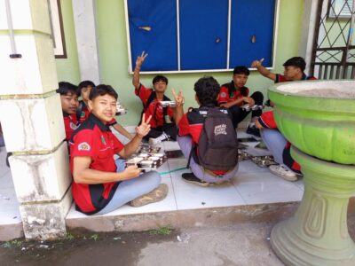 Maghnit MBG SMKN 1 Lingsar Perekat Cinta Siwa Dengan Sekolah