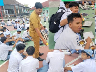 545 Senyum NTB Makmur Mendunia Warnai MBG SMKN 3 Selong