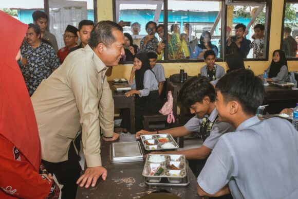 Kunjungi SMAN 1 Tanjung, Gubernur NTB Motivasi Siswa Lanjut Kuliah dan Tunda Pernikahan Dini