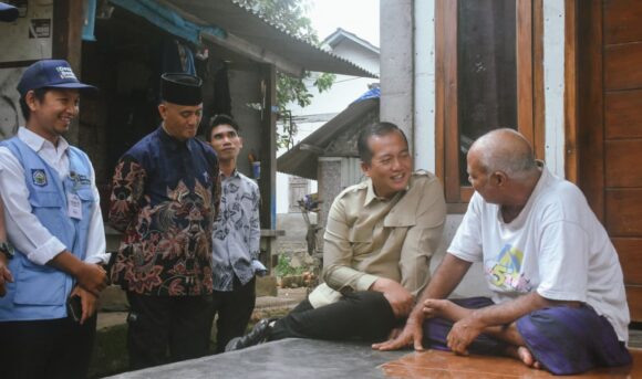 Tekan Angka Kemiskinan, Gubernur  NTB Dorong Percepatan Renovasi RTLH dan MCK Warga Pesisir Desa Malaka