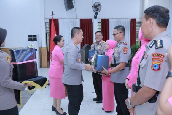 Kapolda NTB Merestorasi Belasan Pejabat Lingkup Polda NTB