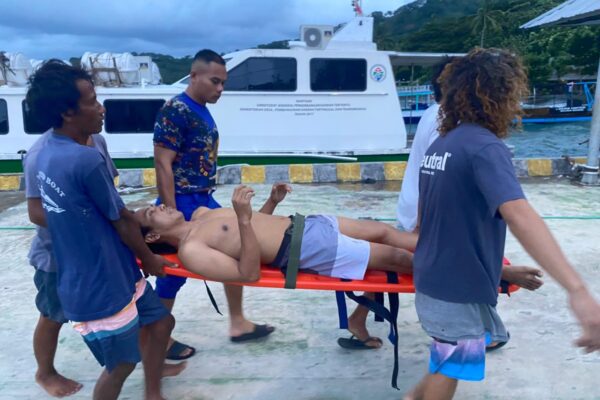 Ditpolairud Polda NTB Berikan Pelayanan Cepat Evakuasi Warga Terpeleset di Gili Trawangan