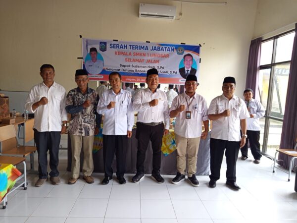 Sertijab Kepala SMKN 1 Lingsar, KCD Malomba Dorong Pembangunan Karakter Generasi NTB Makmur Mendunia Dengan Kolaborasi Guru Kompetensi