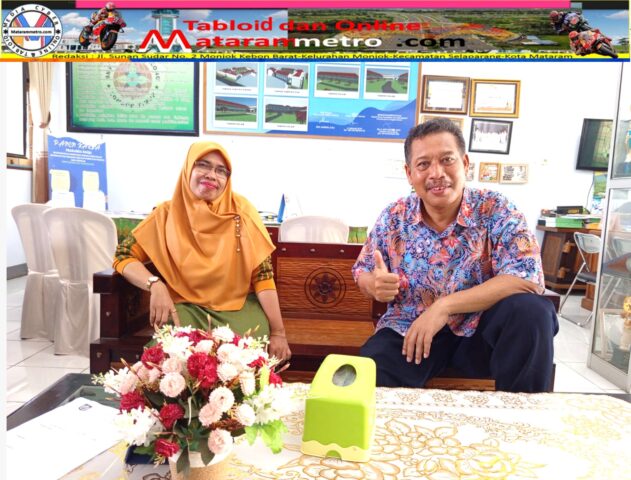 Kepala SMKN 2 Selong H.Sahlan, S.Pd., M.Pd., bersama Rohyatul Quroni, S.Pd., guru Kurikulum SMKN 2 Selong