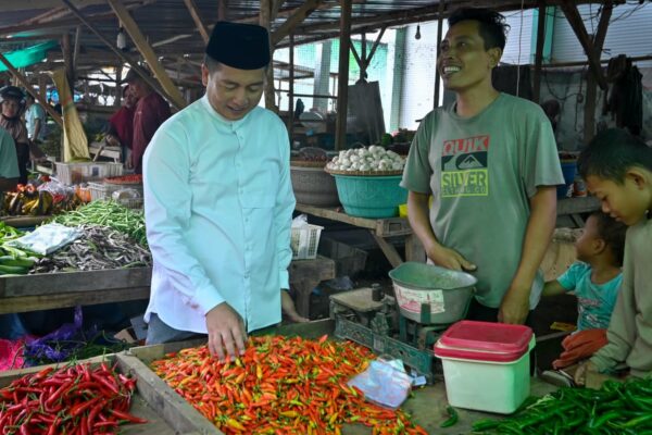 Pantau Harga Pangan dalam Safari Ramadhan di KSB, Gubernur NTB Dorong Penguatan Produksi Hortikultura